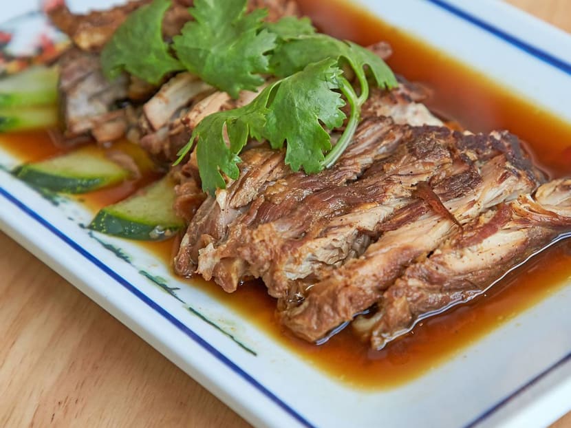 Thailand’s Go-Ang Pratunam Chicken Rice Vs Singapore's Hainanese Chicken Rice — Which Is Better? Thailand’s Go-Ang Pratunam Chicken Rice Vs Singapore's Hainanese Chicken Rice — Which Is Better?
