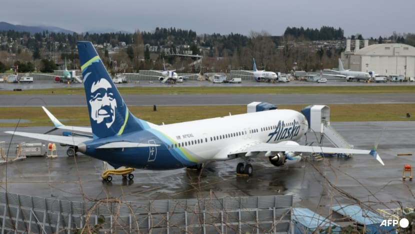 Alaska Airlines plane aborts takeoff to avoid collision with Southwest jet Alaska Airlines plane aborts takeoff to avoid collision with Southwest jet