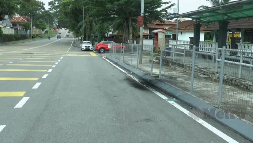 Ibu dan anak ditemui mati dalam kereta di Johor Ibu dan anak ditemui mati dalam kereta di Johor