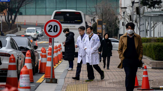 韩国医学院教授今再休诊一天