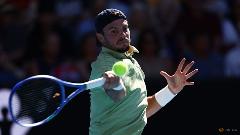 Veteran Wawrinka outlasts Gea to extend Australian Open stay