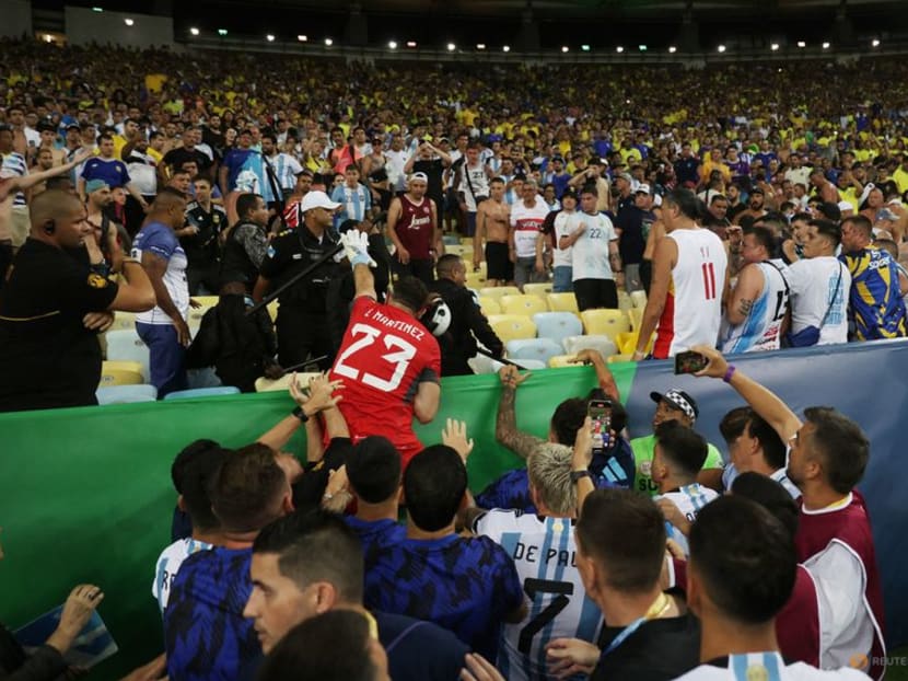 Soccer-Argentina hand Brazil third straight loss after crowd trouble at Maracana