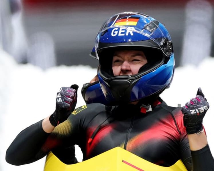 Bobsleigh-Germany's Nolte holds nerve to retain Two-Woman title