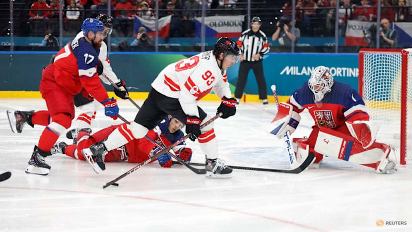 Ice hockey-Masterful Canada shut out Czechs, US work out early kinks v Latvia