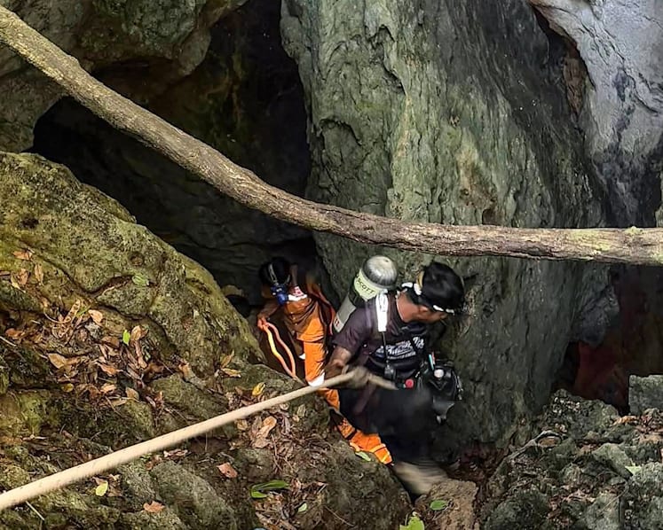 Rescuers in Laos say more oxygen needed to save 7 divers trapped in cave