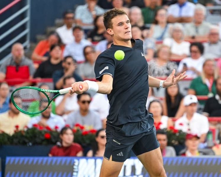 Shelton routs Mensik to reach Canadian Open semis