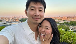 Ternyata Taylor Swift jadi kunci lamaran Simu Liu ke pacarnya di Paris