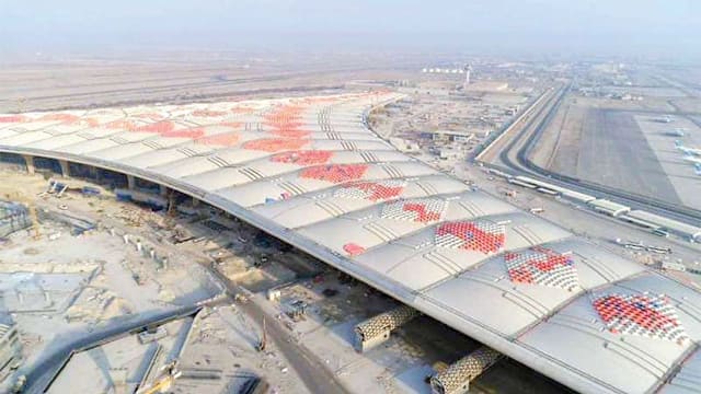 科威特：伊朗袭击当地机场燃料设施 引发大火