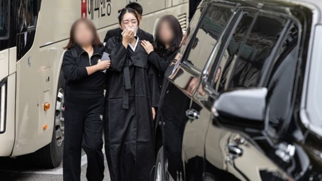 永远的妈妈，金守美　出殡日媳妇徐孝琳哭到站不住