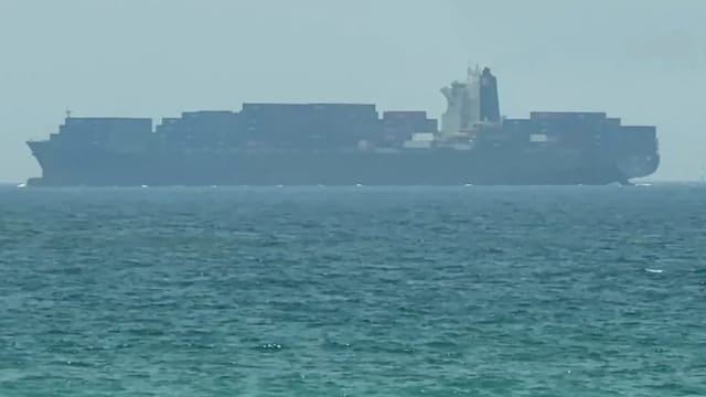 伊朗指两艘油船在霍峡触及水雷后发生爆炸