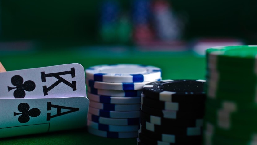 Trio jailed for using super glue on their palms to steal casino chips Trio jailed for using super glue on their palms to steal casino chips