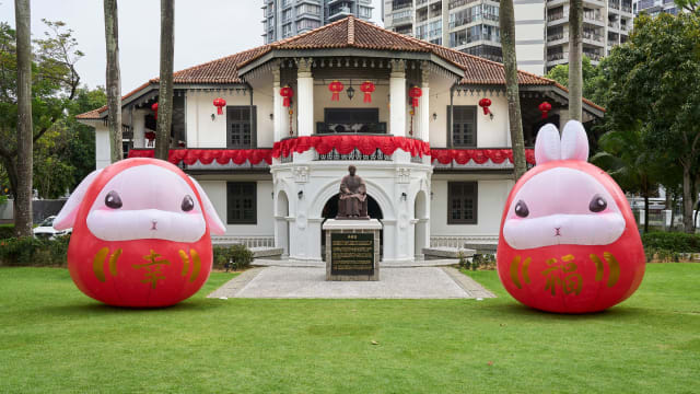 “2023春满人间聚晚晴”　巨型“比比兔”来拜年！
