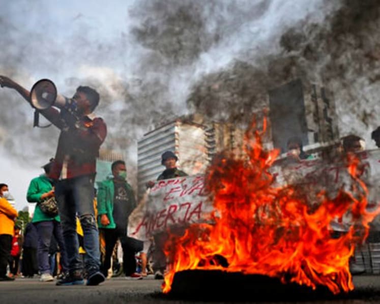 Thousands continue protests against Indonesia's new jobs law