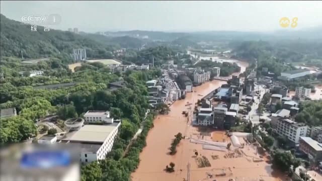 中国中南部连日暴雨成灾 重庆多地暴发山洪土崩酿九死