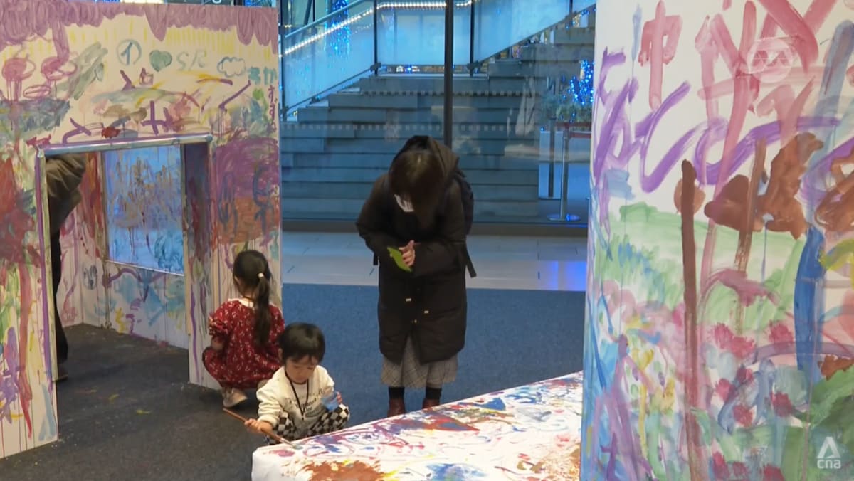 Making art with trash: Japanese firm turns eyeshadow, face powders into paint Making art with trash: Japanese firm turns eyeshadow, face powders into paint