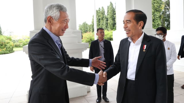 李总理从冠病中康复 亲自接待到访的佐科伉俪