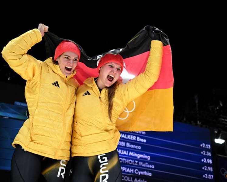 Bobsleigh-Germany's Nolte holds nerve to retain Two-Woman title