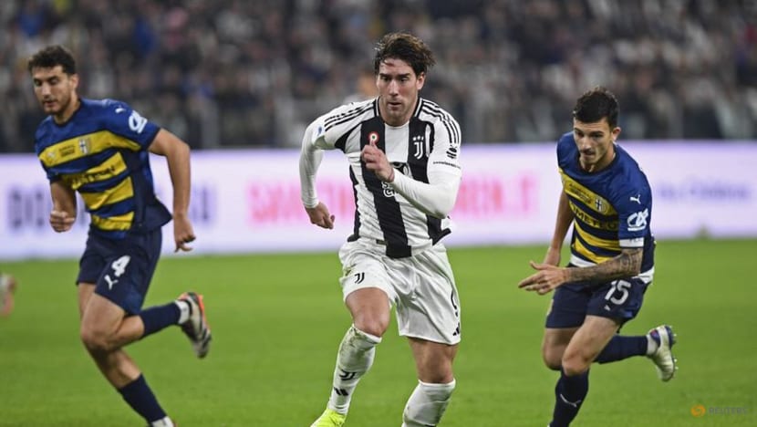 Juventus lose ground in title race after 2-2 draw with Parma
