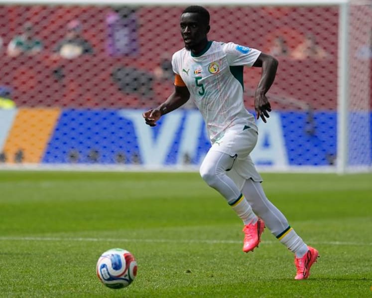 Former Everton midfielder Gueye joins Saudi Diriyah