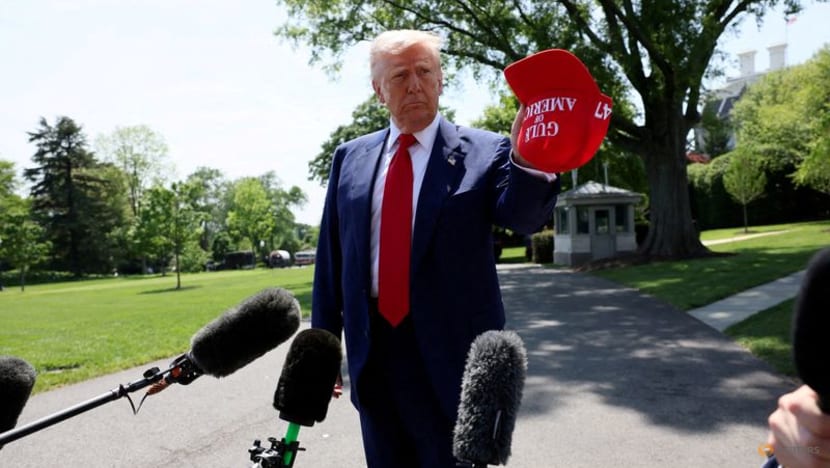 Trump says 'I don't know' if must uphold US Constitution as president Trump says 'I don't know' if must uphold US Constitution as president