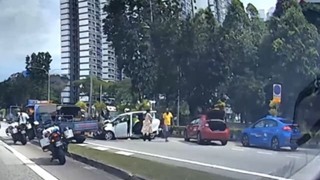 KPE沈氏大道出口附近发生车祸 七人伤包括三孩童