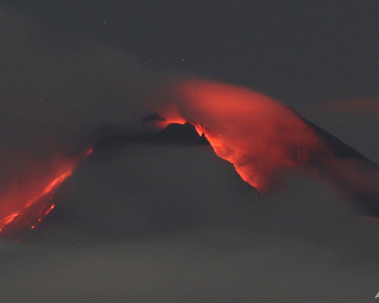 Indonesia’s Merapi volcano unleashes lava, hundreds evacuate