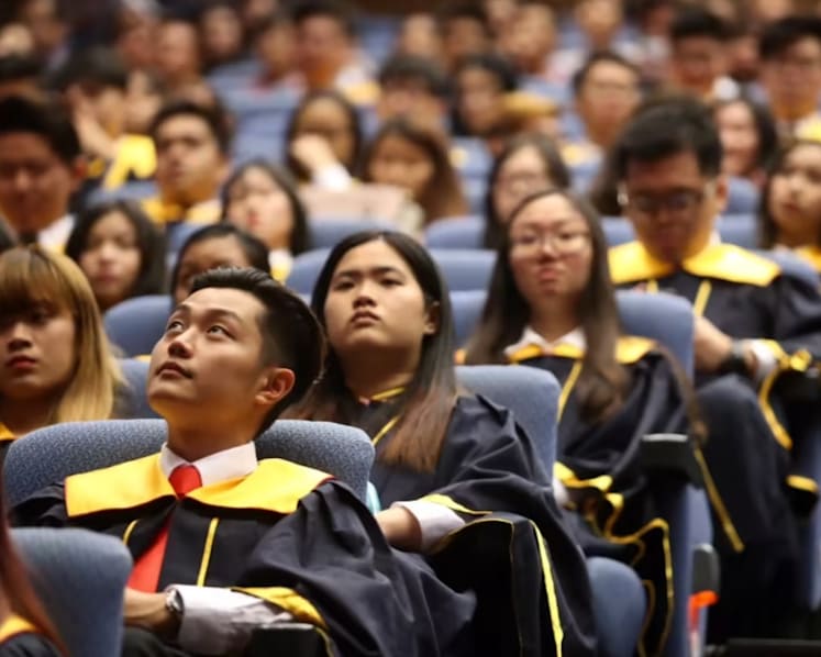 Starting pay of university and non-university graduates: Gap widens by up to S$300 from 2016 to 2021