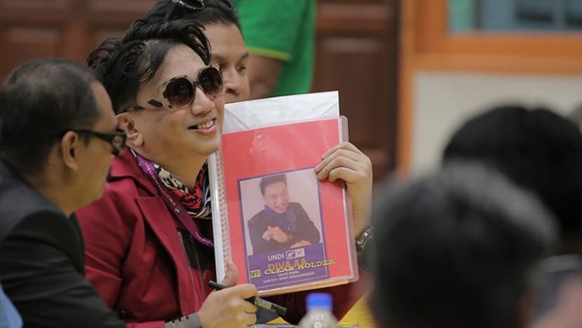 Azwan Ali tampil bergaya sebagai calon bebas bagi PRU14