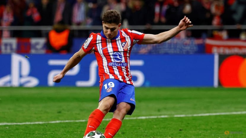 Raise your hand if you saw the ball move in Alvarez penalty, Simeone says Raise your hand if you saw the ball move in Alvarez penalty, Simeone says
