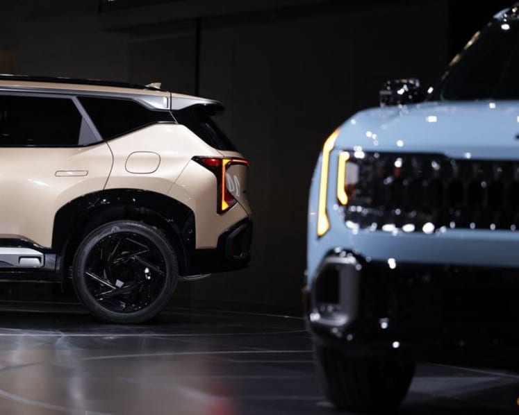 Automakers unveil new EVs for US market despite sales downturn