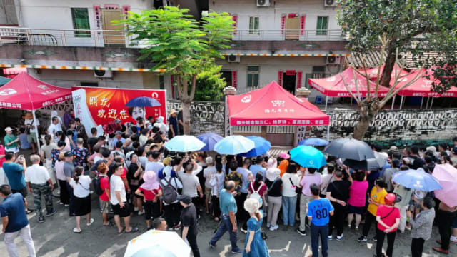 全红婵返乡吸引大量游客 父亲：无权管他人