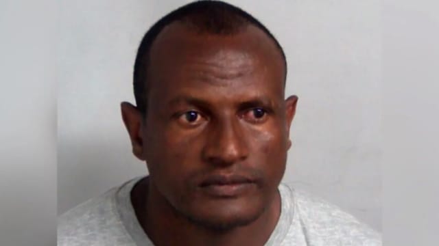 性罪犯本应被驱逐出境 却被英国监狱错误释放