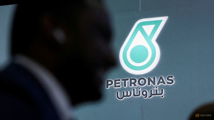 Malaysia's Petronas set to sign LNG supply deal with QatarEnergy, sources say