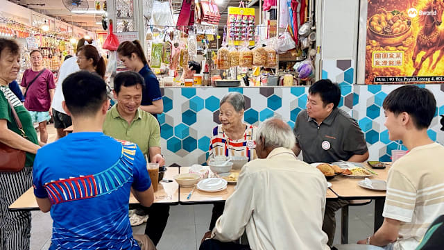 王乙康走访大巴窑 推银心相连计划关怀独居老人