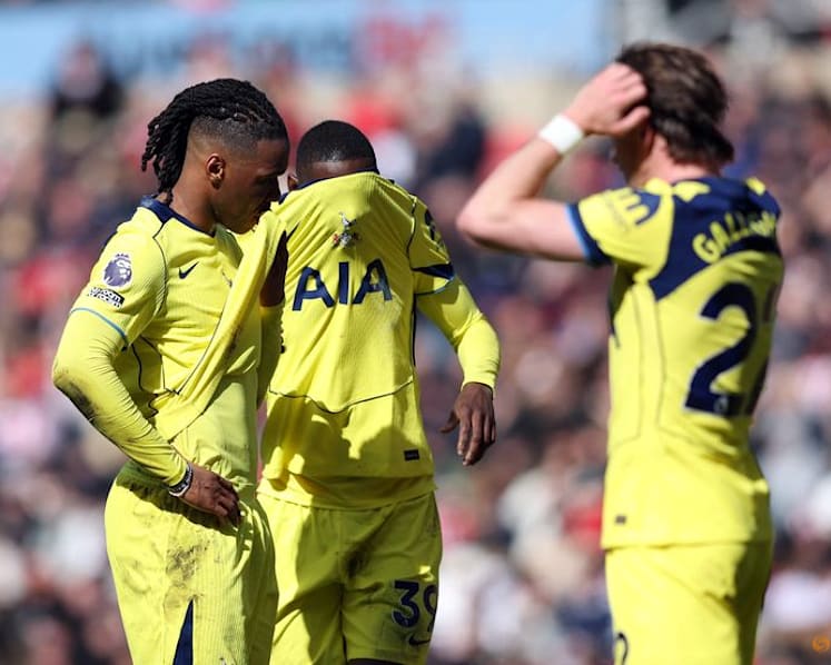 Tottenham mired in relegation zone after defeat at Sunderland