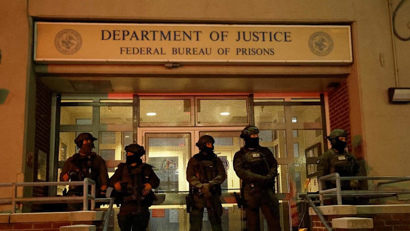 சிறைபிடிக்கப்பட்ட வெனிசுவேலா அதிபர் - அமெரிக்கா அவ்வாறு செய்யமுடியுமா?