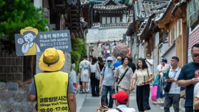 游客涌来扰民  韩国首尔北村时隔37年恢复实施宵禁