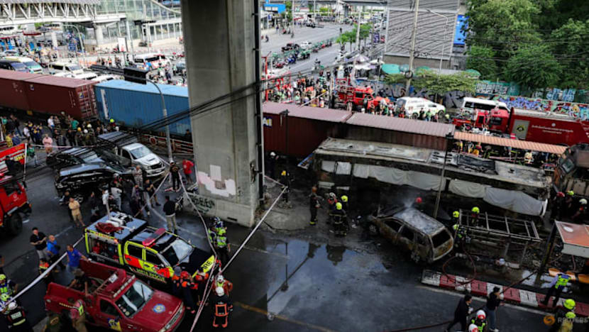 Nahas bas-kereta api ragut sekurang-kurangnya 8 nyawa di Bangkok, menurut polis