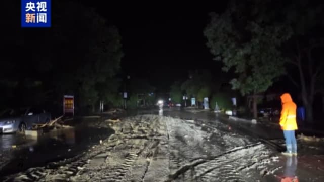 中国甘肃洪灾已导致至少十人死亡 超过30人下落不明