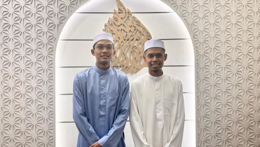 Dua beradik 'tag-team' jadi muazin dan imam solat tarawih 