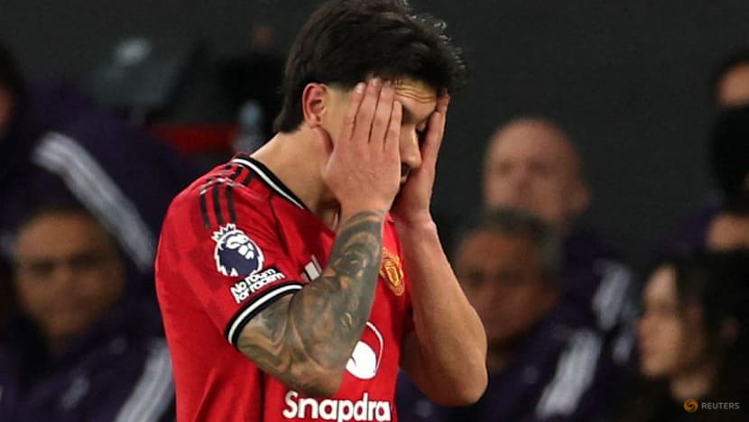 United's Carrick shrugs off Martinez, Maguire bans before Chelsea clash