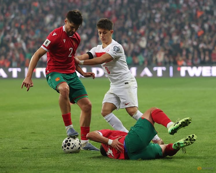 Turkey beat Bulgaria 2–0 to secure playoff place