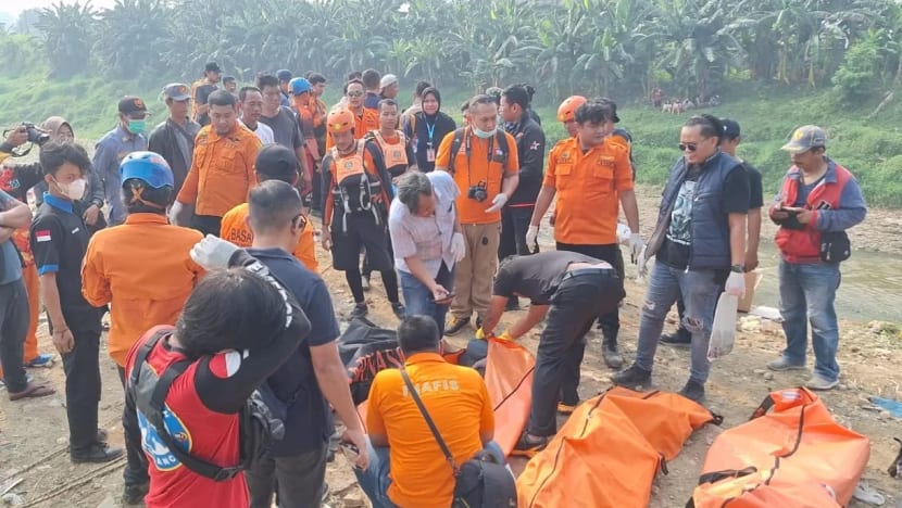 Diduga terkait tawuran, 7 mayat remaja di Kali Bekasi akhirnya teridentifikasi, siapa saja mereka? Diduga terkait tawuran, 7 mayat remaja di Kali Bekasi akhirnya teridentifikasi, siapa saja mereka?