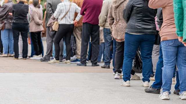 英国改难民政策 永居等待期从五年延至20年