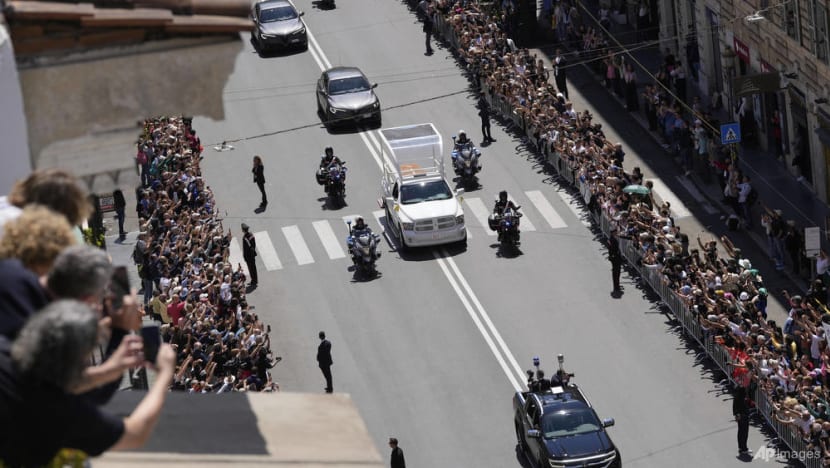 Hundreds of thousands at funeral for pope 'with an open heart' Hundreds of thousands at funeral for pope 'with an open heart'