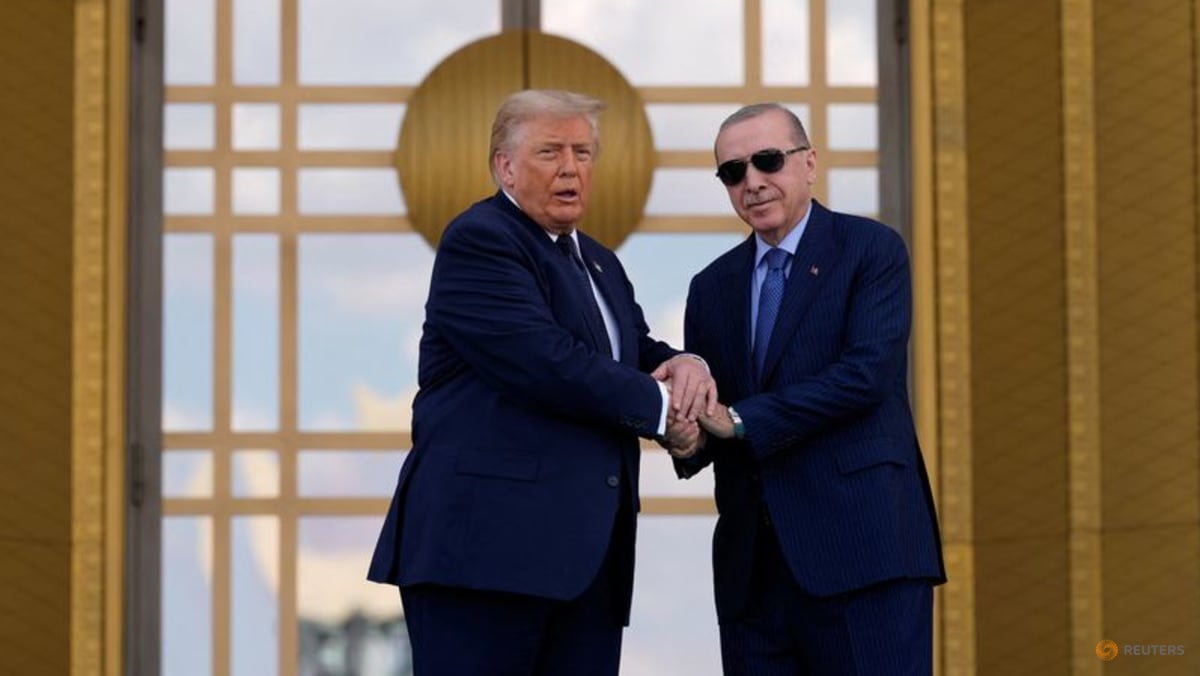 Trump berates NATO, praises Erdogan as summit starts