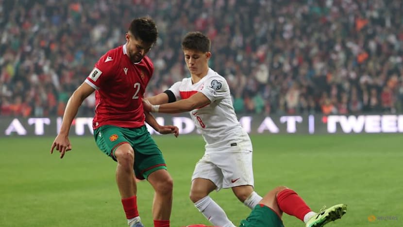 Turkey beat Bulgaria 2–0 to secure playoff place
