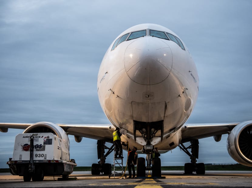 Boeing said similarly fitted planes should be taken out of service until the Federal Aviation Authority (FAA) had determined an inspection procedure.
