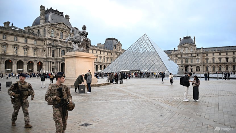 Commentary: Louvre robbery gang used a brazen new criminal blueprint Commentary: Louvre robbery gang used a brazen new criminal blueprint