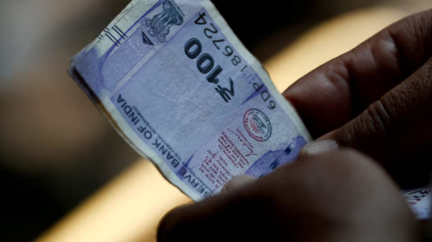 印度卢比兑美元汇率跌破90关口创历史新低- 8world